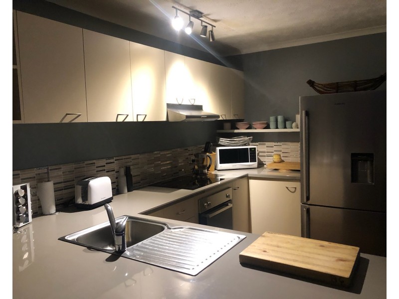 4/18 Beach Rd, Dolphin Heads QLD 4740