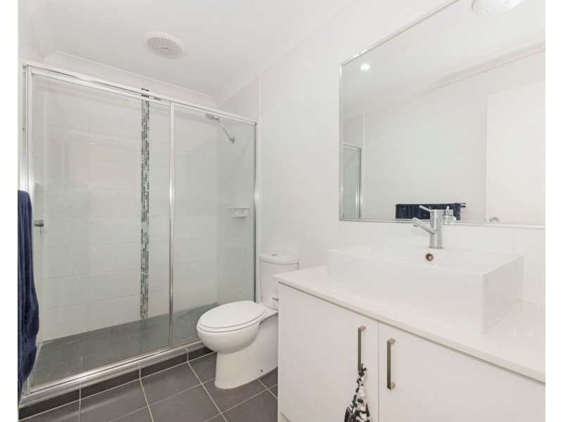 2/22 Makybe Diva Drive, Ooralea QLD 4740