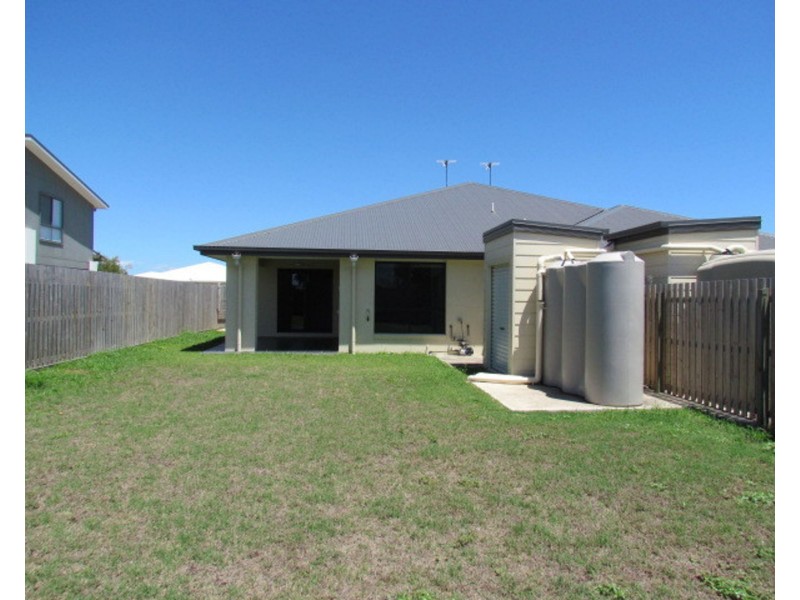 2/22 Makybe Diva Drive, Ooralea QLD 4740