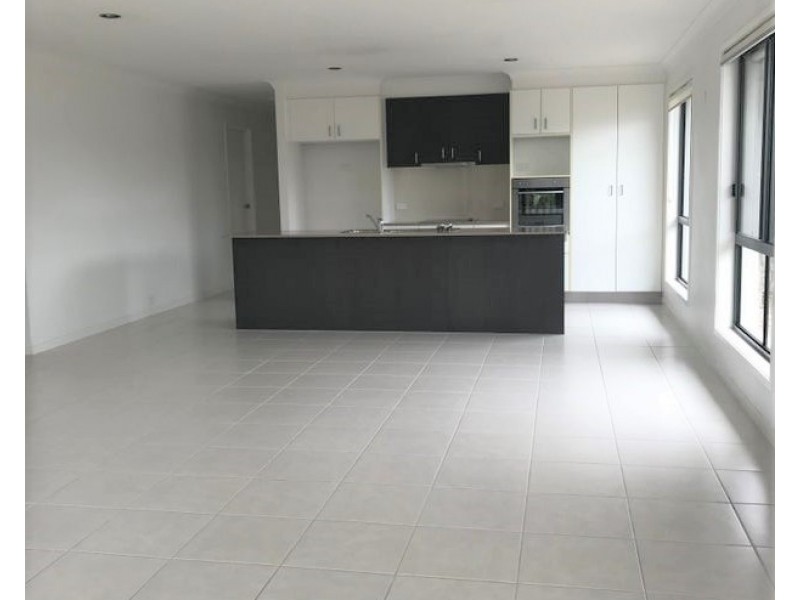 85 Scarborough Circuit, Blacks Beach QLD 4740