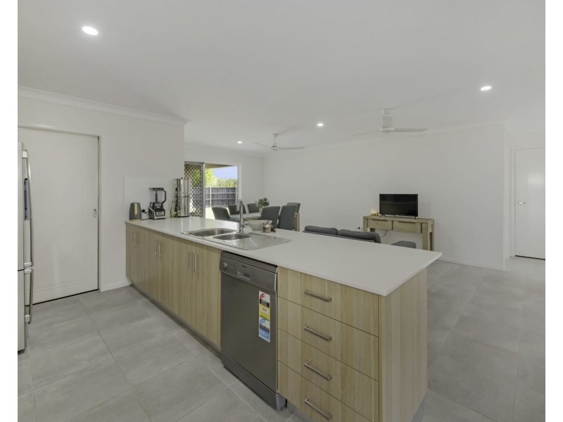 6 Merle Court, Bucasia QLD 4750