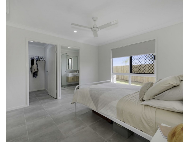 6 Merle Court, Bucasia QLD 4750