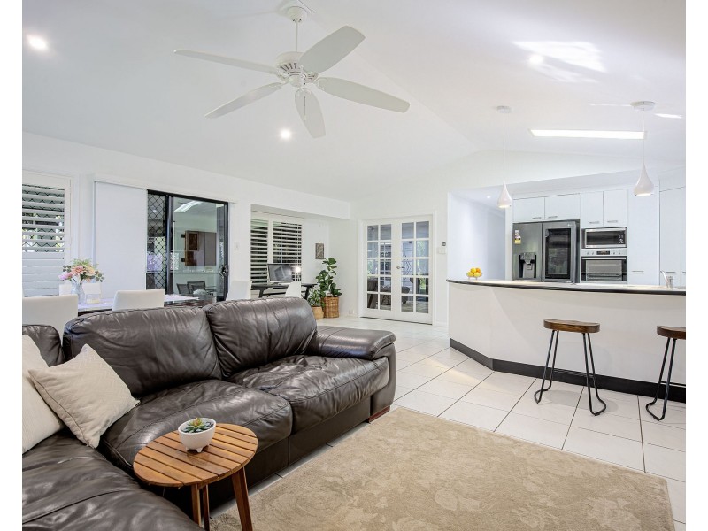 4 Angelina Avenue, Glenella QLD 4740