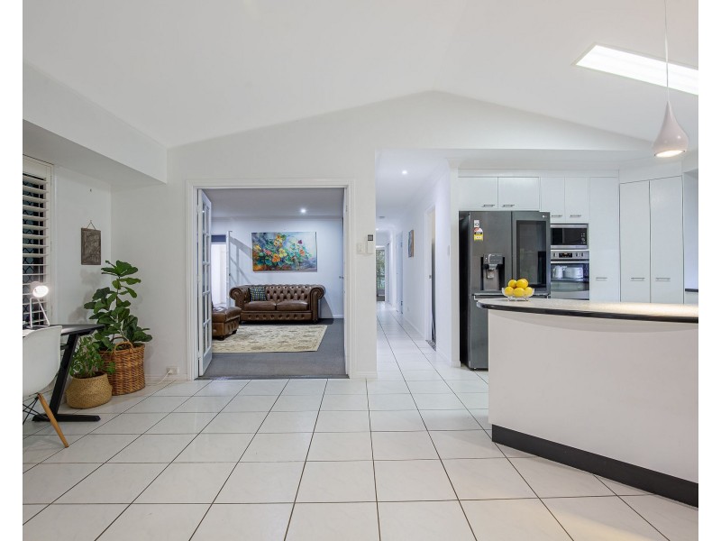 4 Angelina Avenue, Glenella QLD 4740