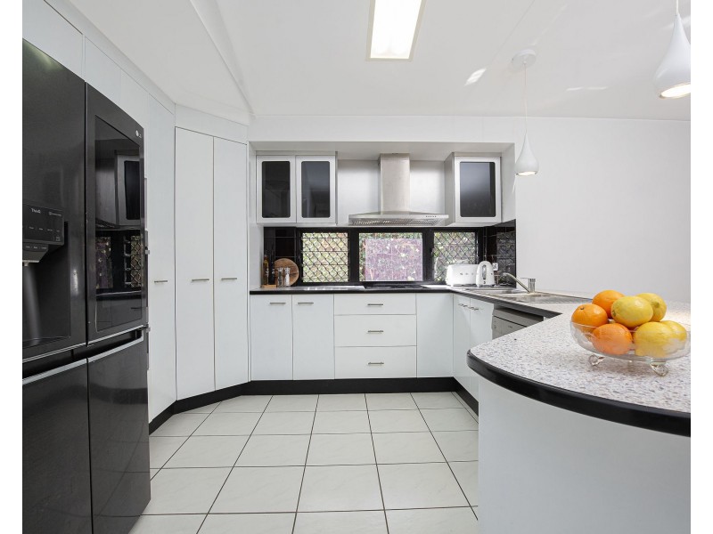 4 Angelina Avenue, Glenella QLD 4740