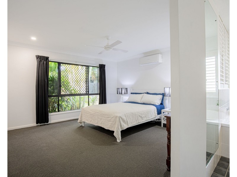 4 Angelina Avenue, Glenella QLD 4740