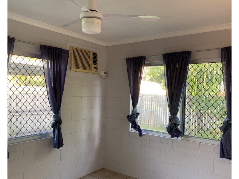 1/5 Jansen Street, Slade Point QLD 4740