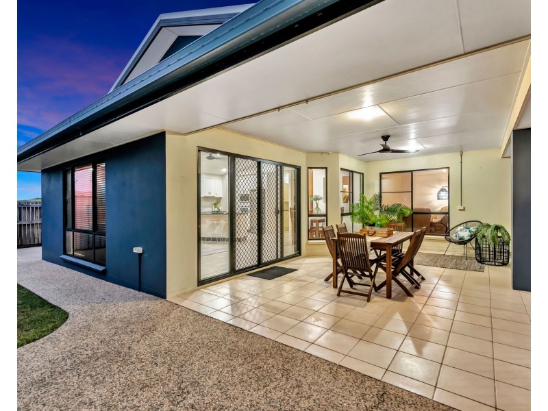 6 Slater Avenue, Blacks Beach QLD 4740