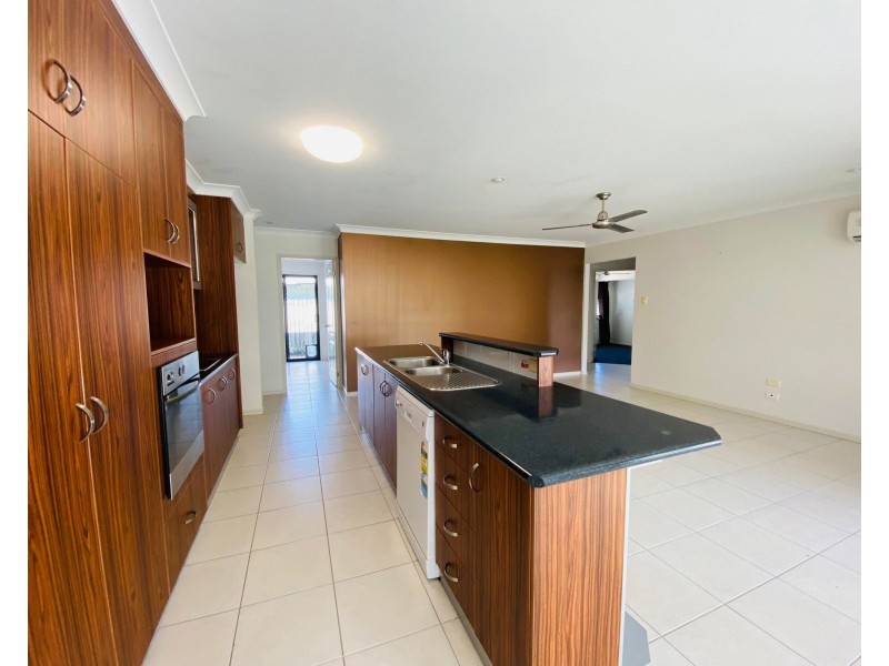 25 Cutfield Street, Glenella QLD 4740