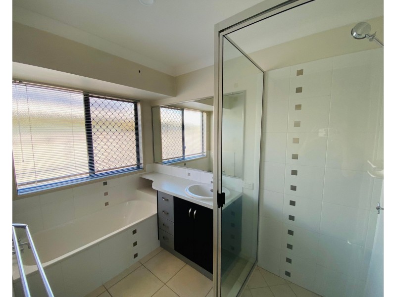 25 Cutfield Street, Glenella QLD 4740