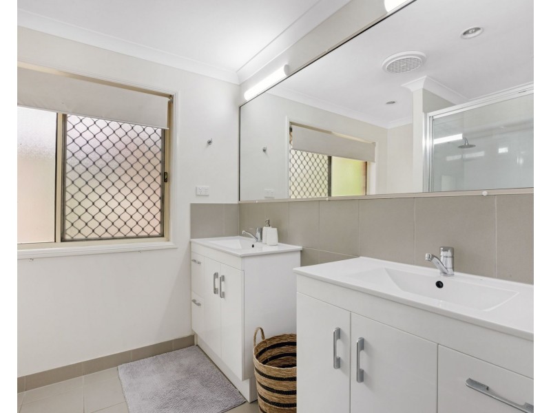 3 Douglas Crescent, Rural View QLD 4740