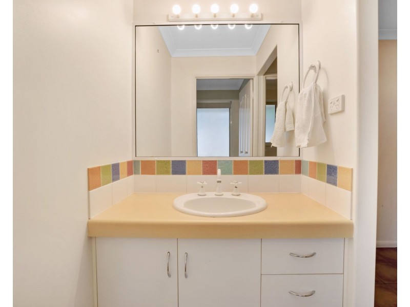 3 Douglas Crescent, Rural View QLD 4740