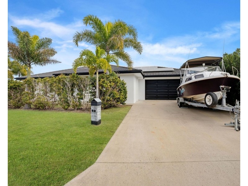 1 Compass Court, Bucasia QLD 4750