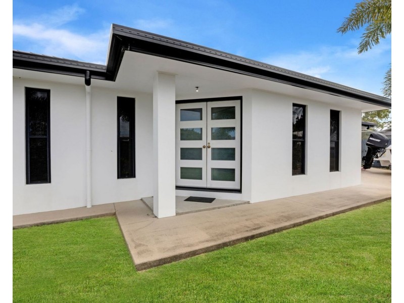 1 Compass Court, Bucasia QLD 4750