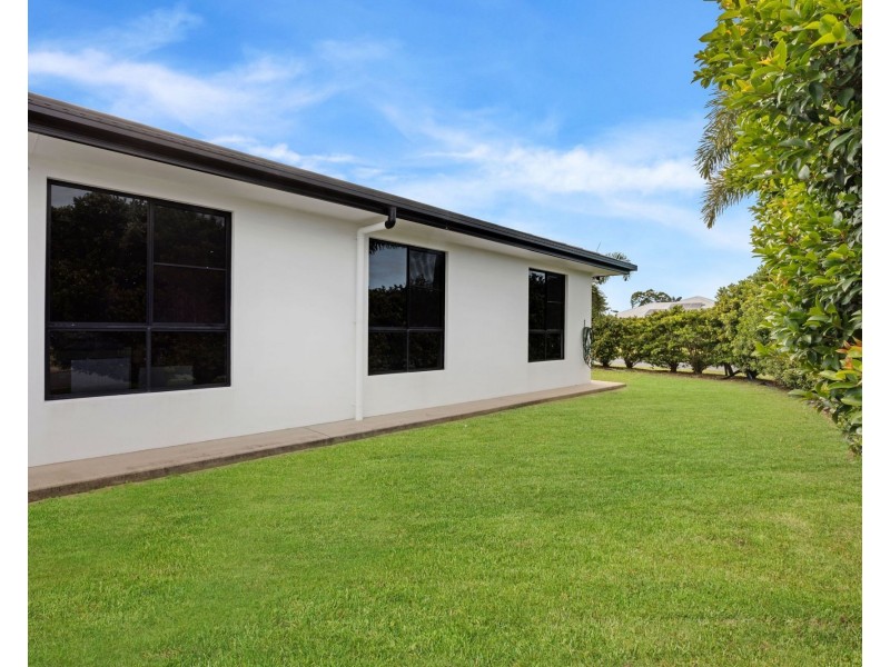 1 Compass Court, Bucasia QLD 4750