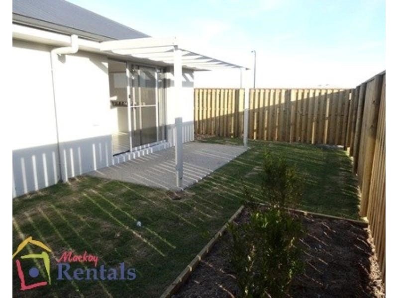 2/1 Burleigh Court, Blacks Beach QLD 4740