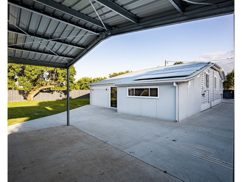 8 The Crescent, North Mackay QLD 4740