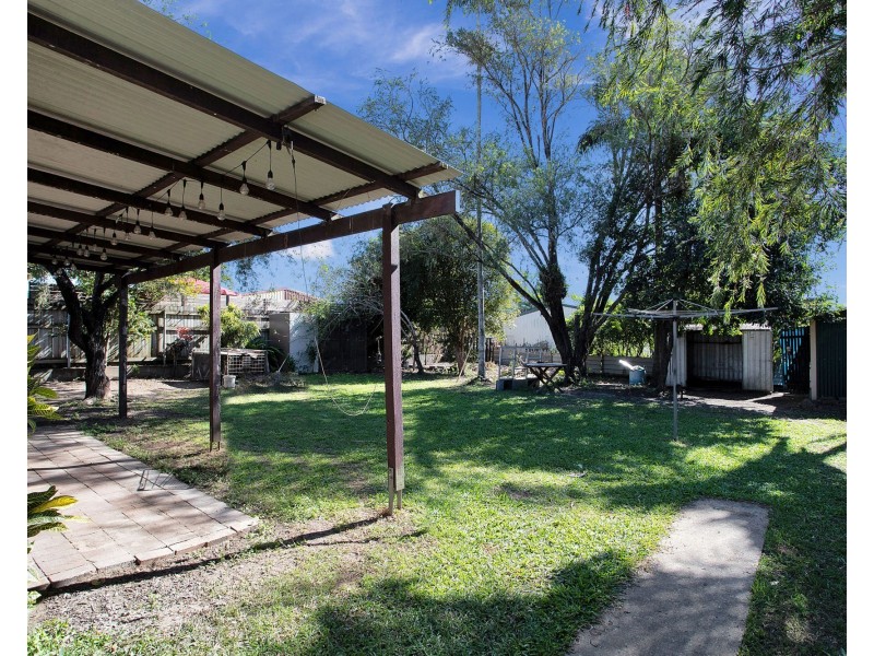 16 Peak Downs Highway, Walkerston QLD 4751