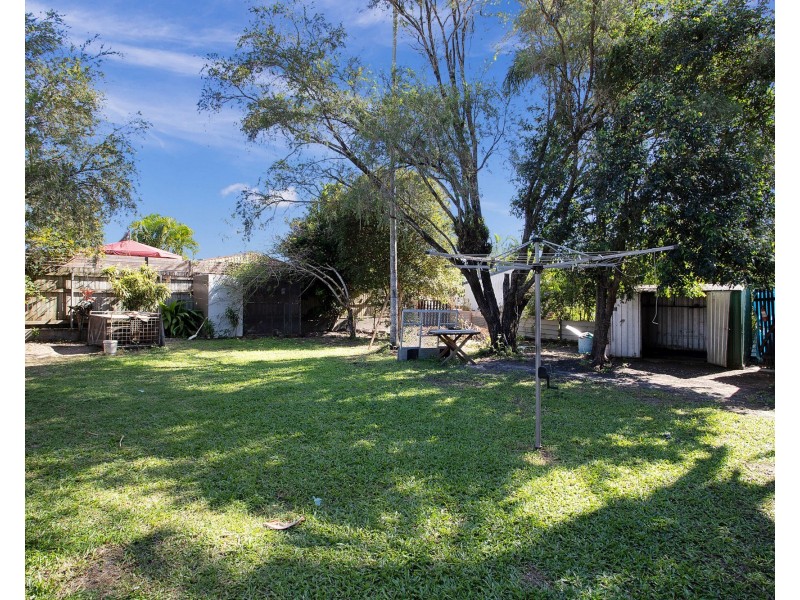 16 Peak Downs Highway, Walkerston QLD 4751