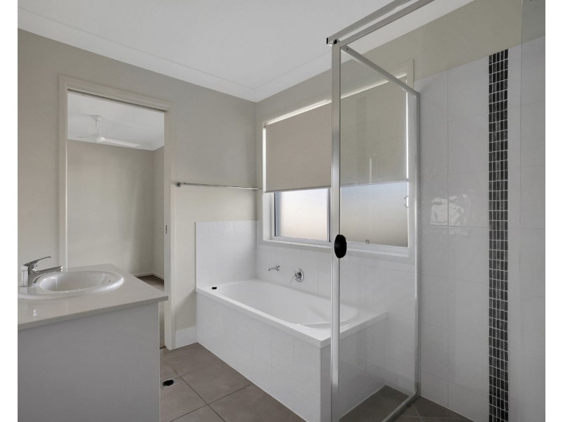 29 Dickens Avenue, Ooralea QLD 4740