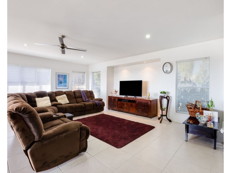 12 Douglas Crescent, Rural View QLD 4740