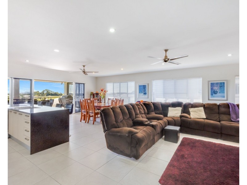 12 Douglas Crescent, Rural View QLD 4740
