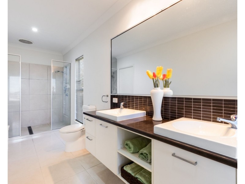 12 Douglas Crescent, Rural View QLD 4740