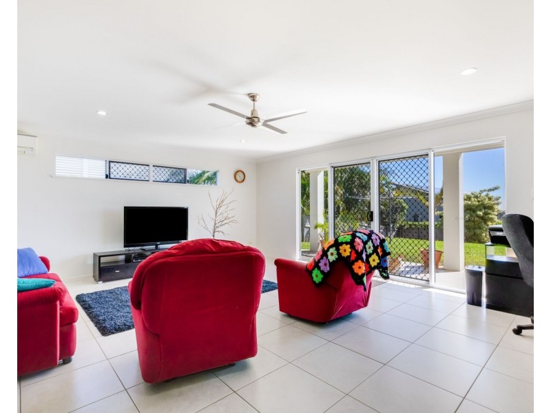 12 Douglas Crescent, Rural View QLD 4740