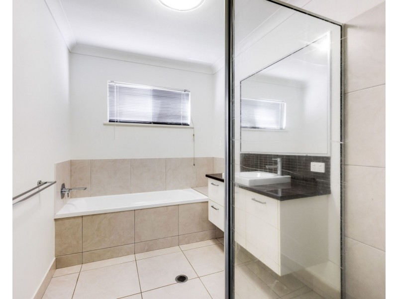 12 Douglas Crescent, Rural View QLD 4740