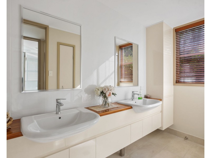 17 Aprile Court, Dumbleton QLD 4740