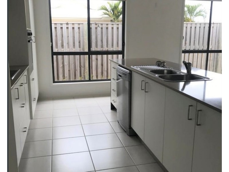 85 Scarborough Circuit, Blacks Beach QLD 4740