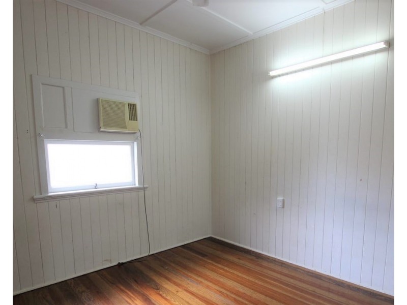 32 Holland St, West Mackay QLD 4740