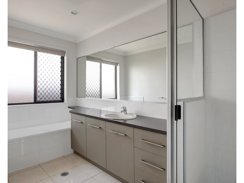 9 Sonoran Street, Rural View QLD 4740