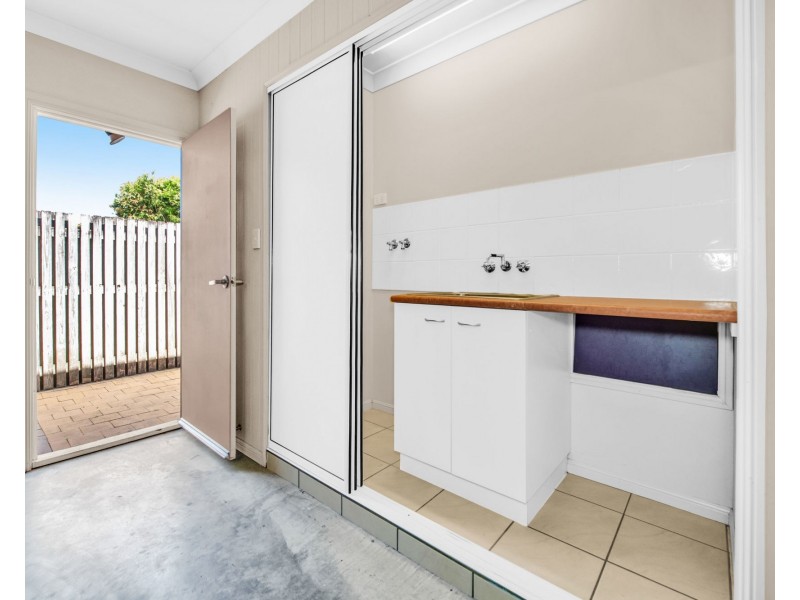 2/8 Windsor Street, Glenella QLD 4740