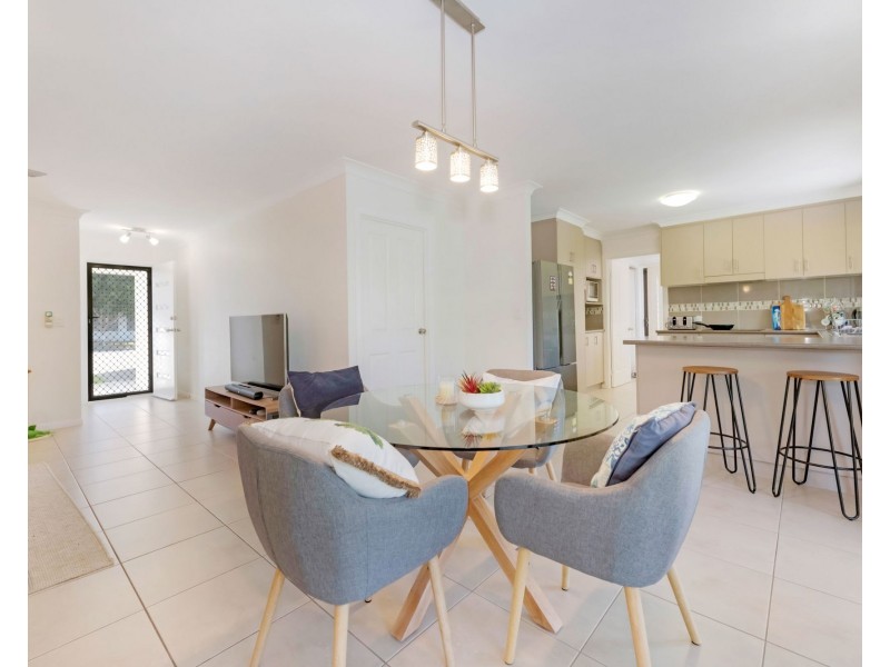 27 Village Circuit, Eimeo QLD 4740