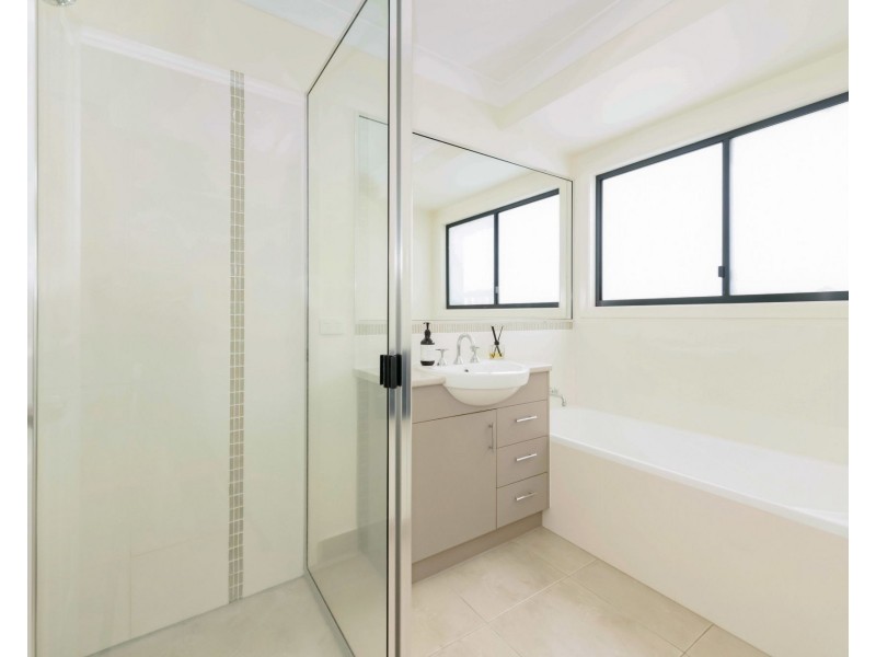 27 Village Circuit, Eimeo QLD 4740