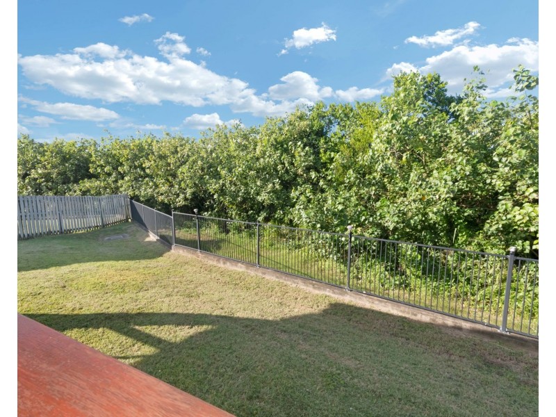27 Village Circuit, Eimeo QLD 4740