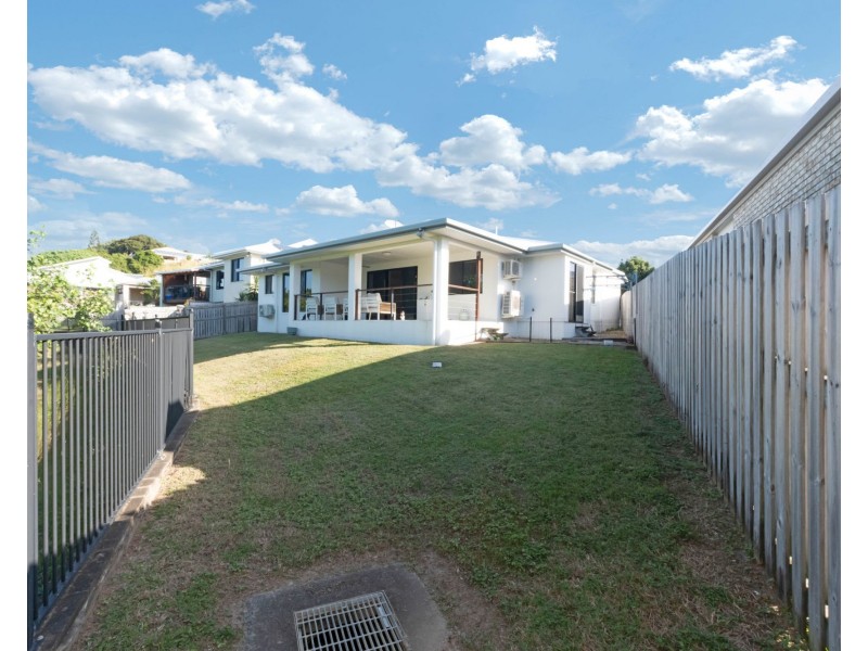 27 Village Circuit, Eimeo QLD 4740