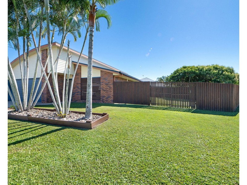 11 Sunseeker Court, Blacks Beach QLD 4740