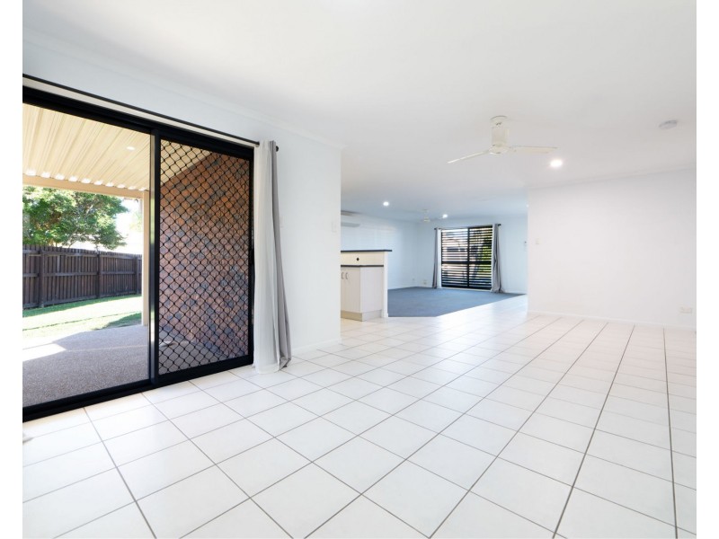 11 Sunseeker Court, Blacks Beach QLD 4740