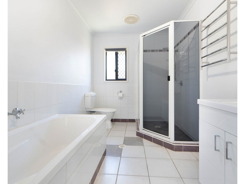 11 Sunseeker Court, Blacks Beach QLD 4740