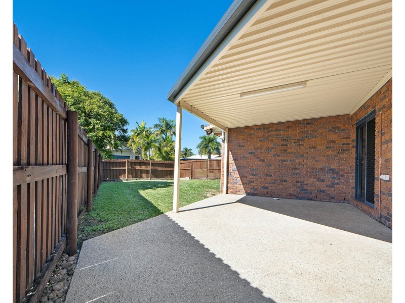 11 Sunseeker Court, Blacks Beach QLD 4740