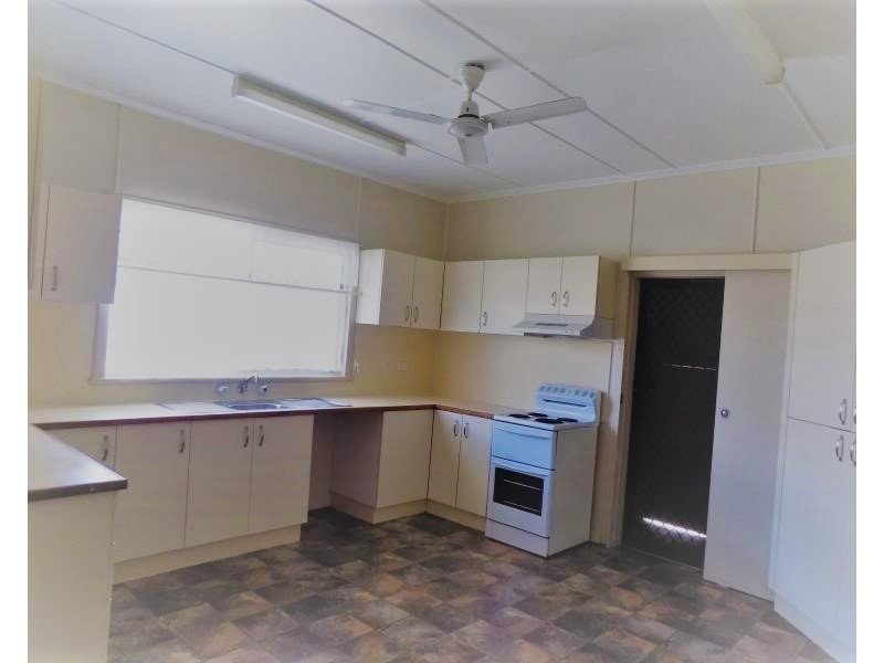 2 Douglas Street, West Mackay QLD 4740