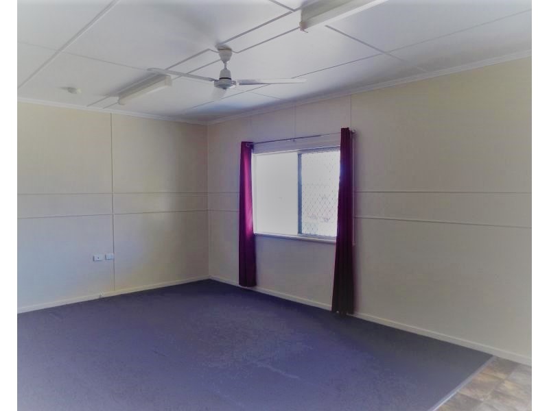 2 Douglas Street, West Mackay QLD 4740