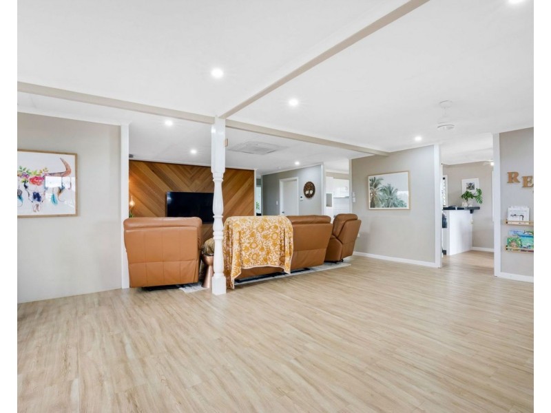 1 Arana Drive, Rural View QLD 4740