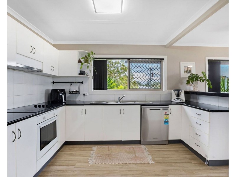 1 Arana Drive, Rural View QLD 4740