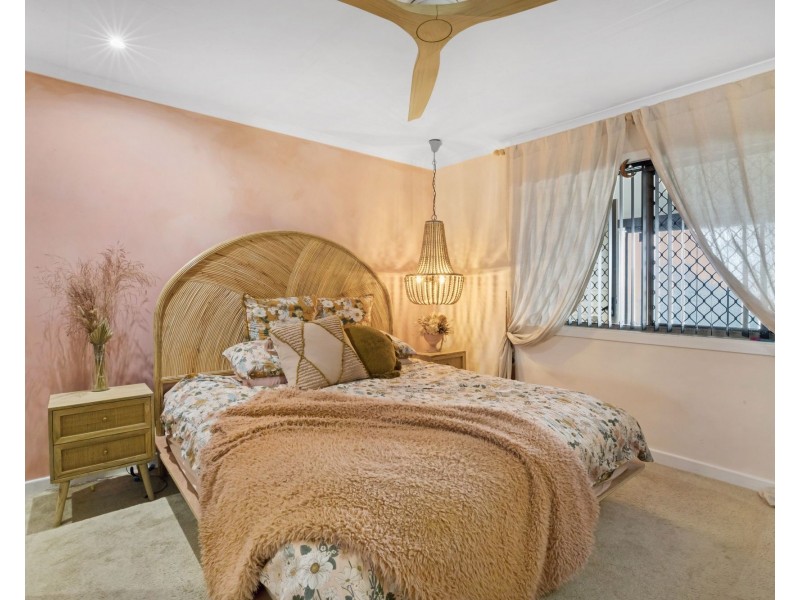 1 Arana Drive, Rural View QLD 4740