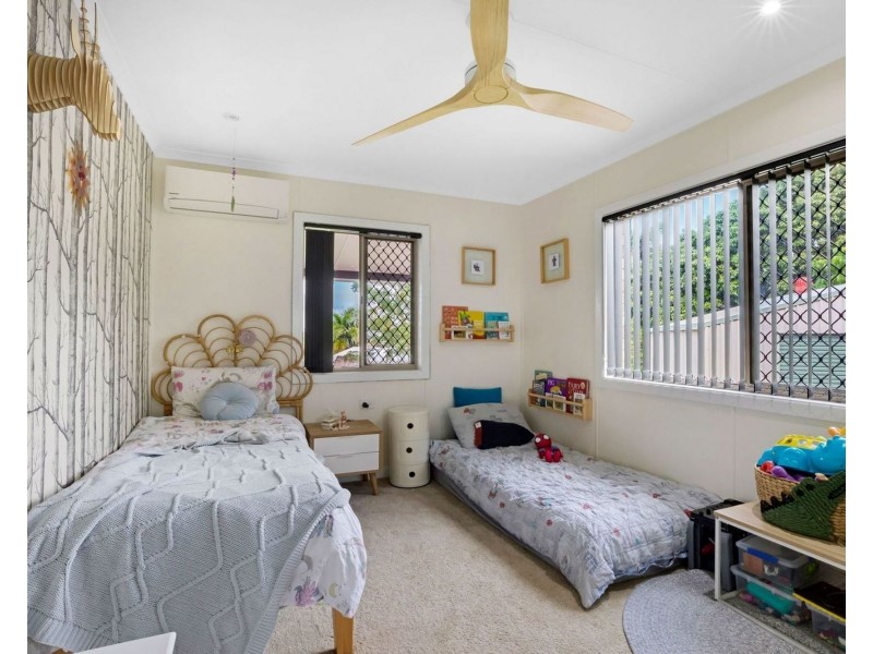 1 Arana Drive, Rural View QLD 4740