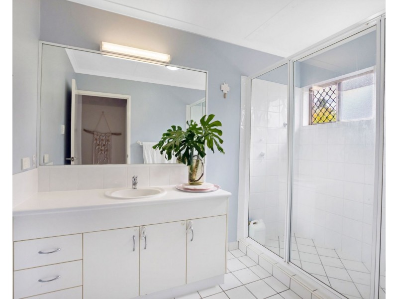 1 Arana Drive, Rural View QLD 4740