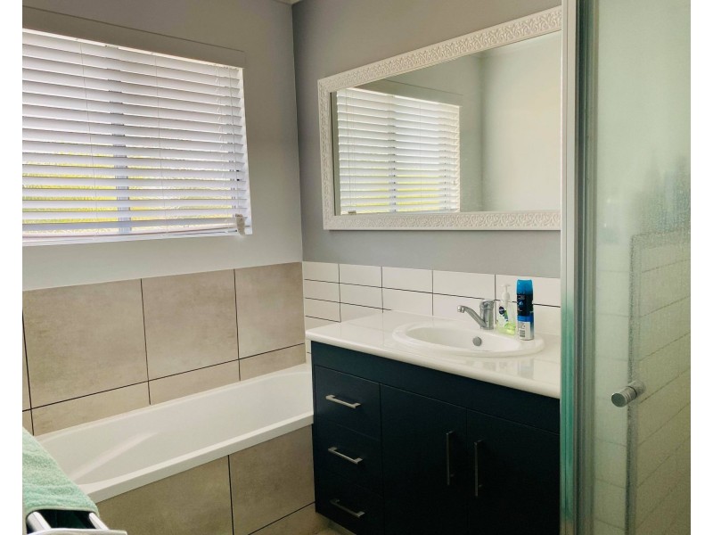 10 Cove Ct, Bakers Creek QLD 4740